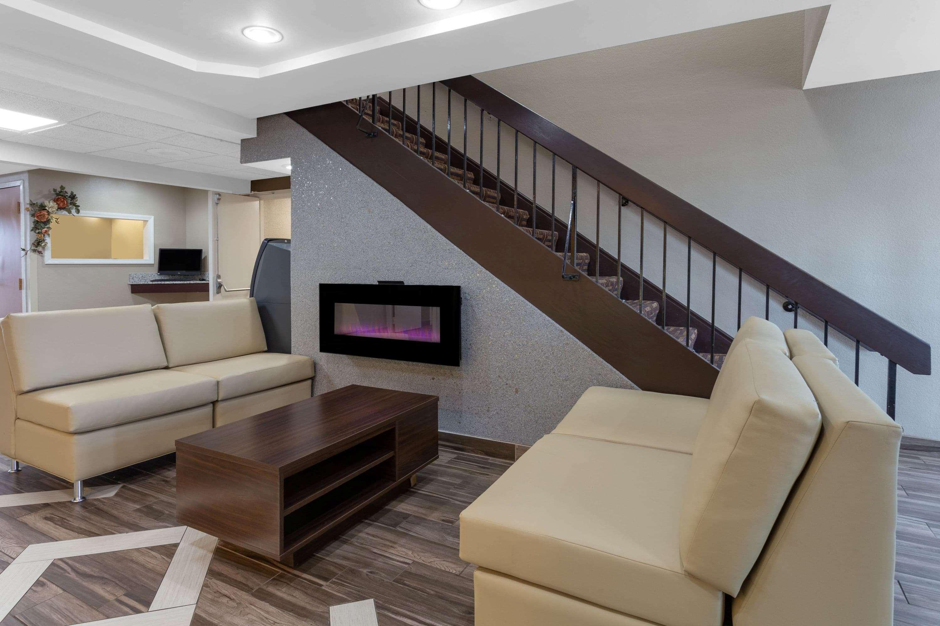Super 8 By Wyndham South Holland Hotel Bagian luar foto