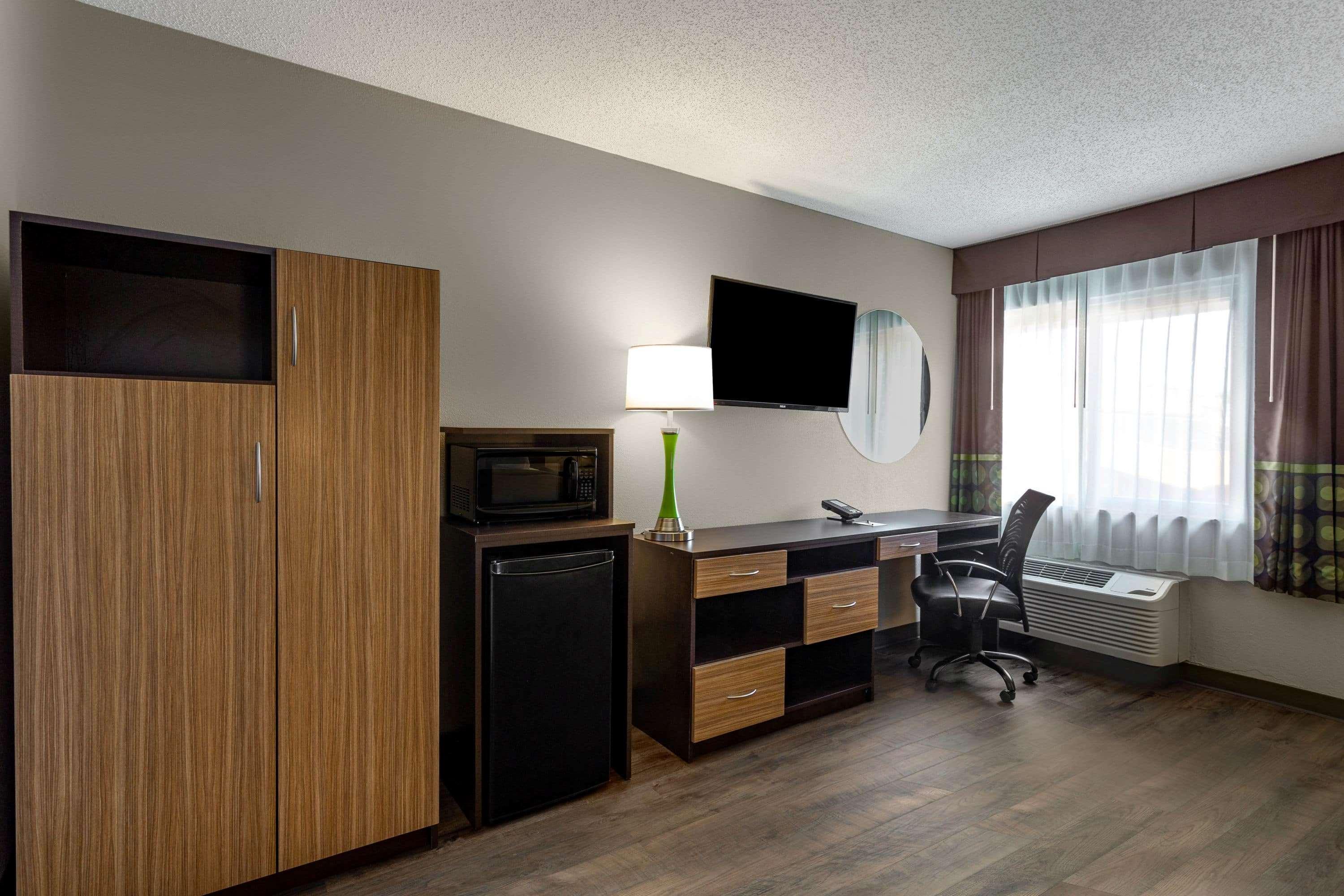Super 8 By Wyndham South Holland Hotel Bagian luar foto