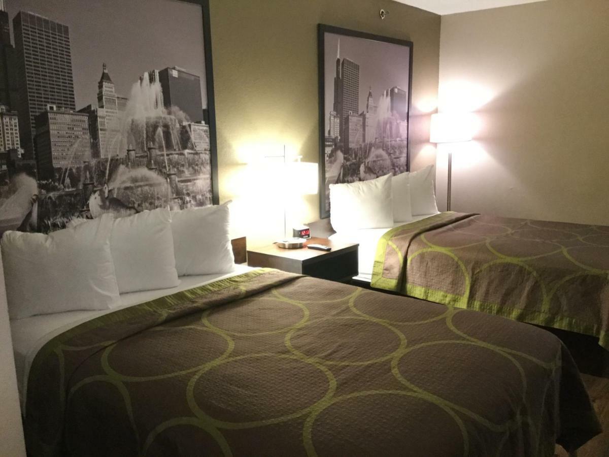 Super 8 By Wyndham South Holland Hotel Bagian luar foto