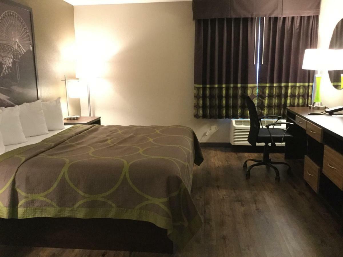 Super 8 By Wyndham South Holland Hotel Bagian luar foto