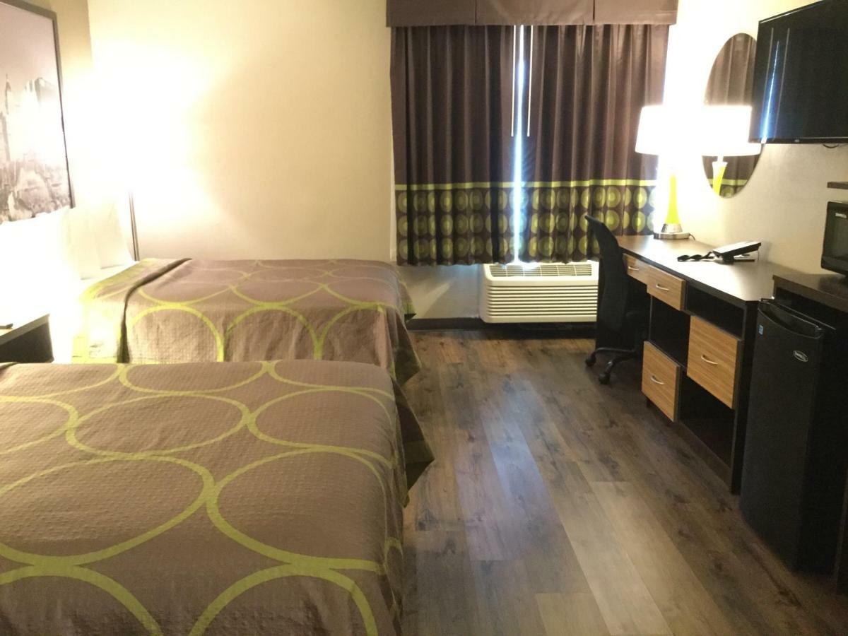 Super 8 By Wyndham South Holland Hotel Bagian luar foto