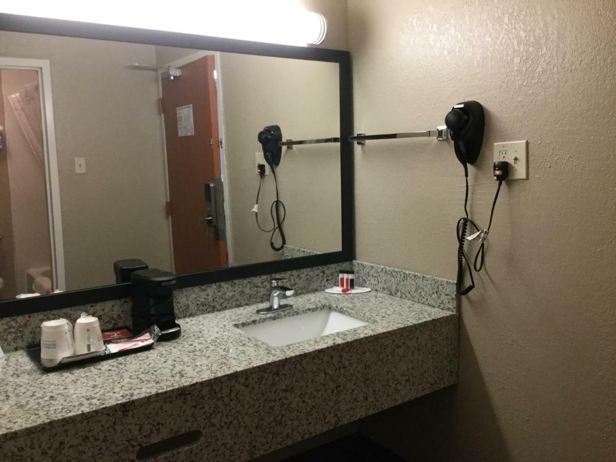 Super 8 By Wyndham South Holland Hotel Bagian luar foto